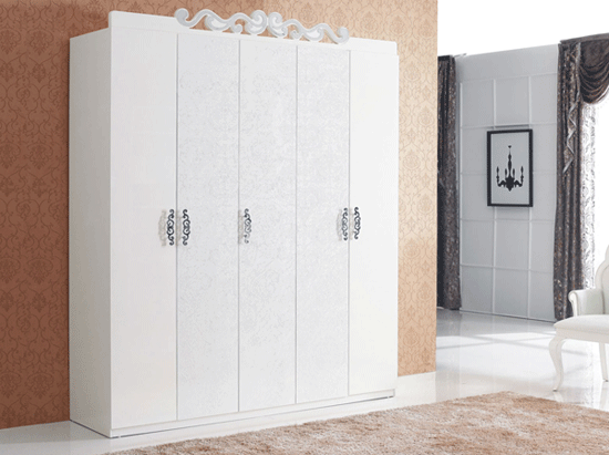 都市小夫妻联手打造新房 后现代衣柜设计图