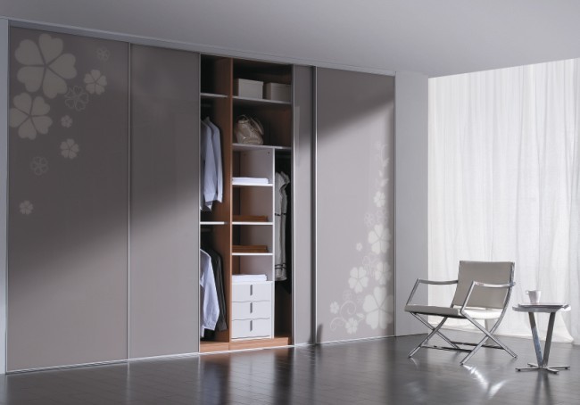 精致女人卧室衣柜装修图 嵌入式衣柜设计图