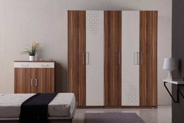 现代五门衣柜效果图 沉稳内敛大气