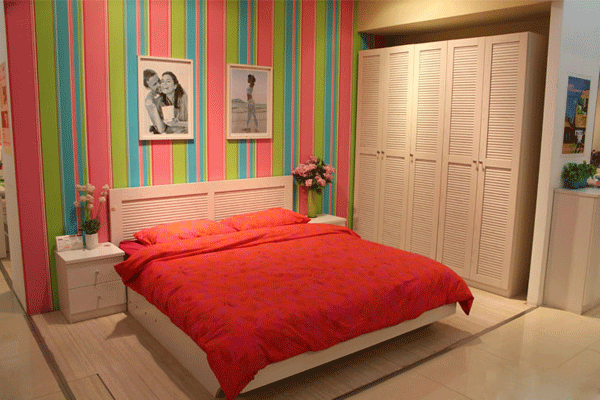 现代小百叶衣柜效果图 网店美女的卧室装修图