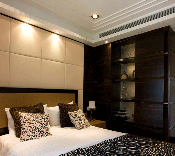 15㎡卧室装修设计 现代移门衣柜效果图