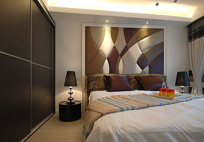 90平米时尚两居室 打造多角度浪漫衣柜效果图