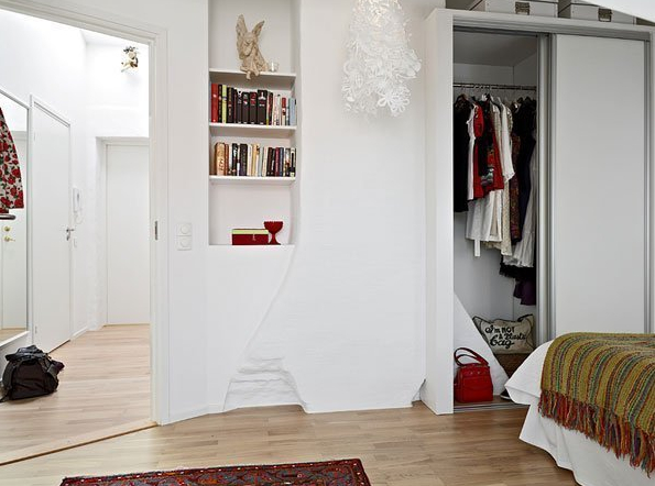 异形空间衣柜效果图 92平阁楼房创意设计