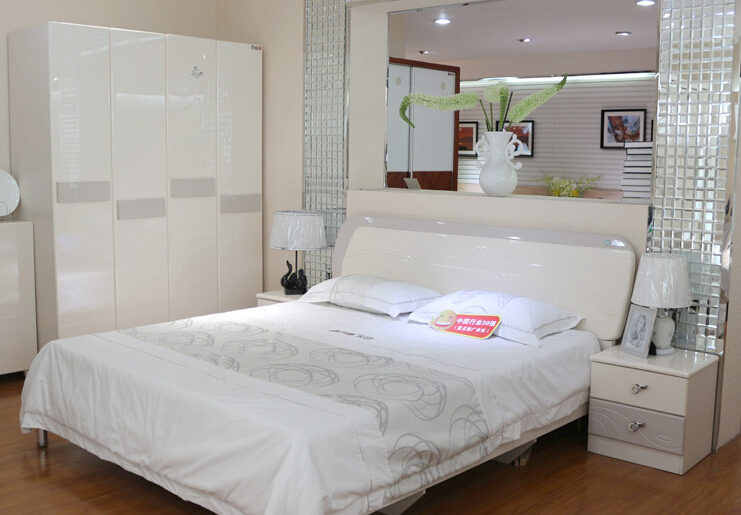 现代钢琴烤漆衣柜效果图  最爱雅致家居