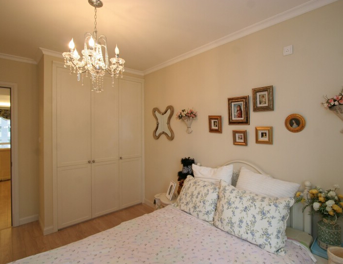 创造浪漫生活 浪漫嵌入式衣柜效果图