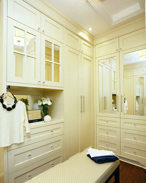 欧式衣柜效果图 纯朴自然的田园衣帽间设计