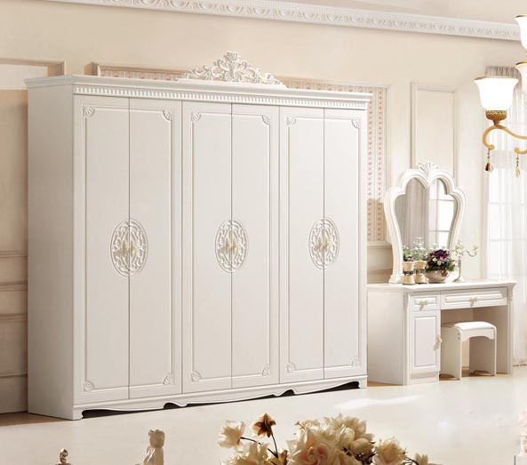 欧式乡间别墅 异域风情欧式衣柜效果图