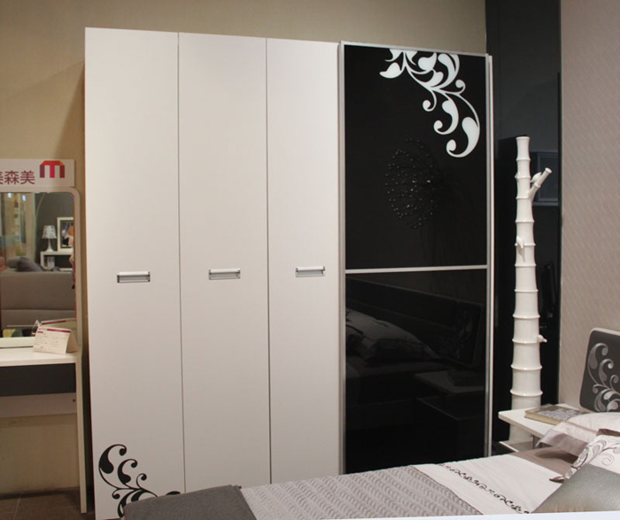 现代时尚烤漆衣柜效果图 给你不一样的卧室