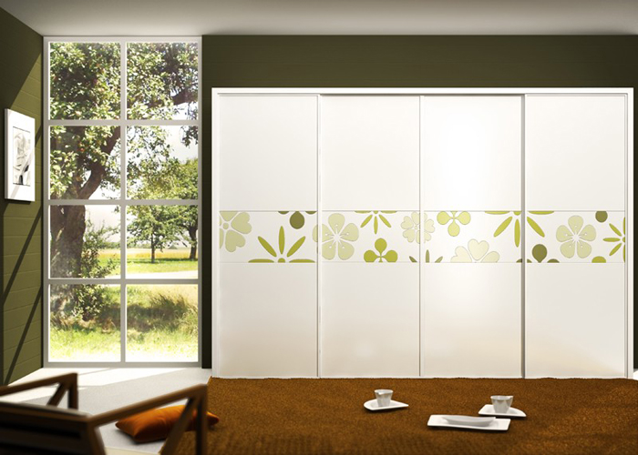 现代四门衣柜设计图 小清新卧室装修设计