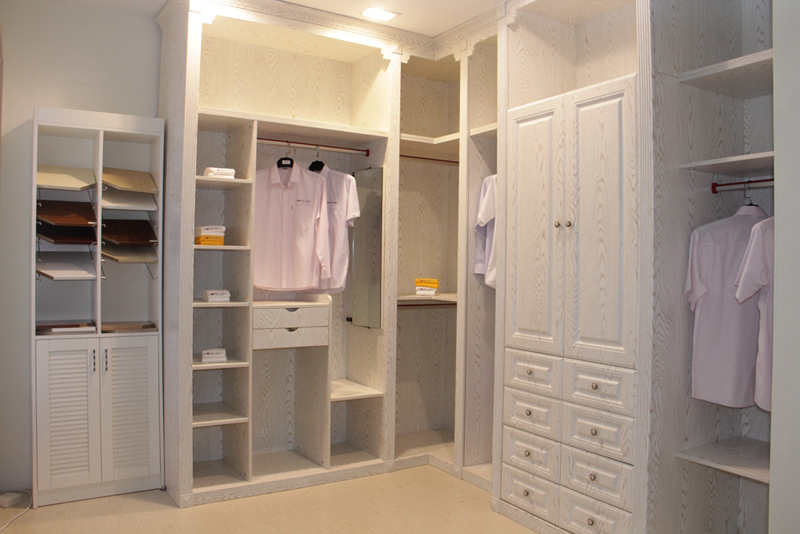 时尚卧室的选择 简约欧式风格衣柜图片