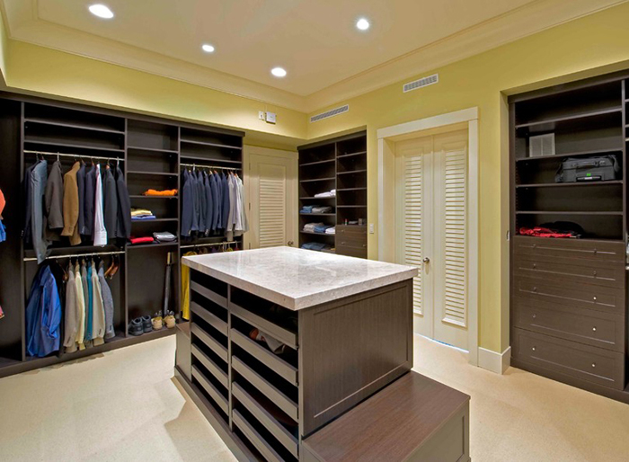 现代卧室衣柜装修效果图 让角落有生命