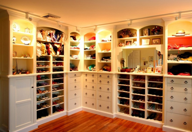 用色彩凸显空间魅力 欧式风格衣柜设计图