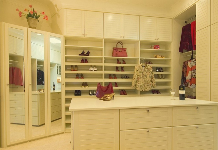 空间立体感十足 独立式衣柜效果图