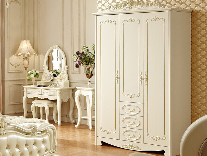 卧室实木雕花衣柜图片 演绎完美欧式生活