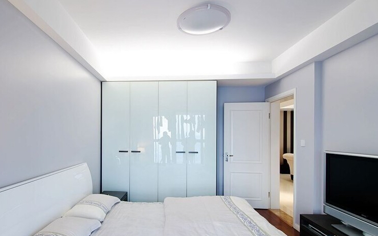 80后夫妻秀150平三居 浪漫婚房板式衣柜图片