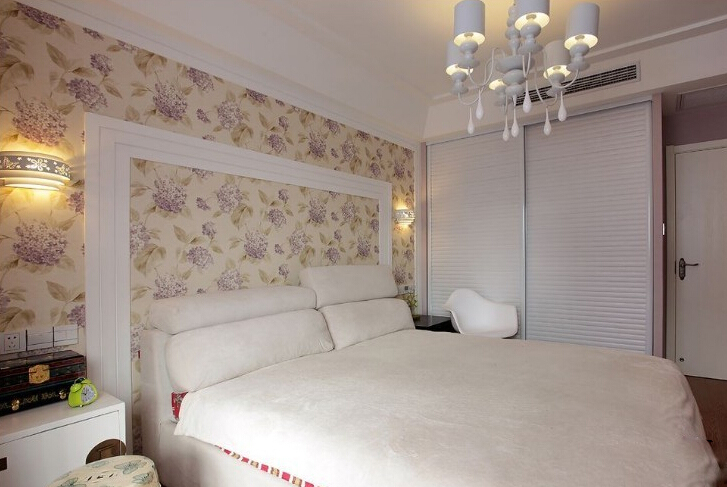 缤纷色彩欢乐氛围 简约时尚复式卧室衣柜设计图