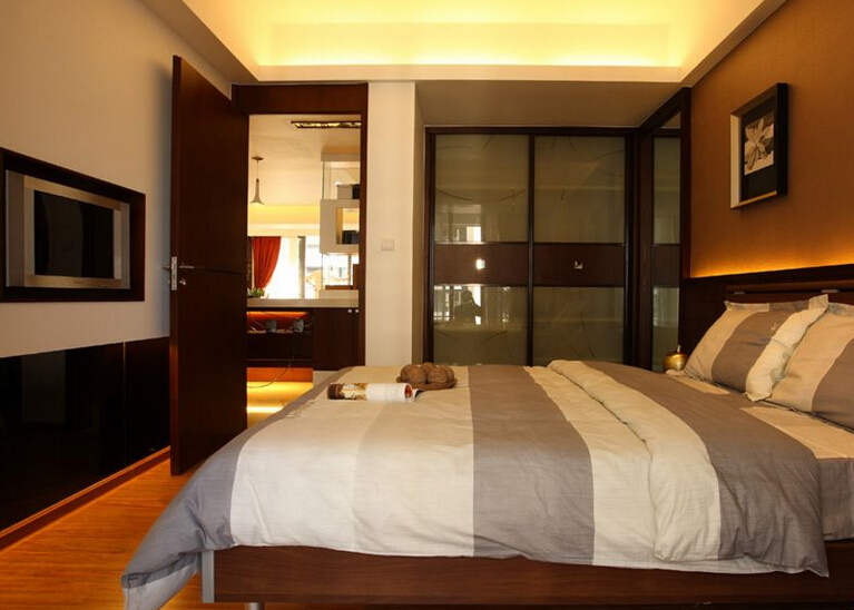 适用男打造沉稳简约家 现代移门衣柜设计图