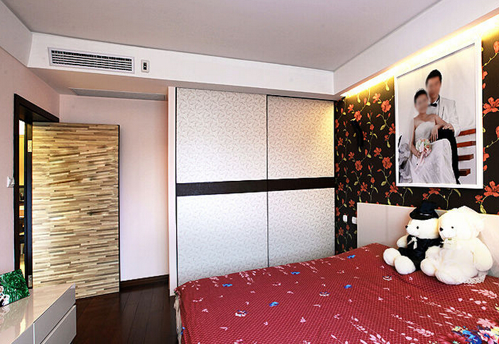 自然温馨的时尚美家 现代移门衣柜效果图