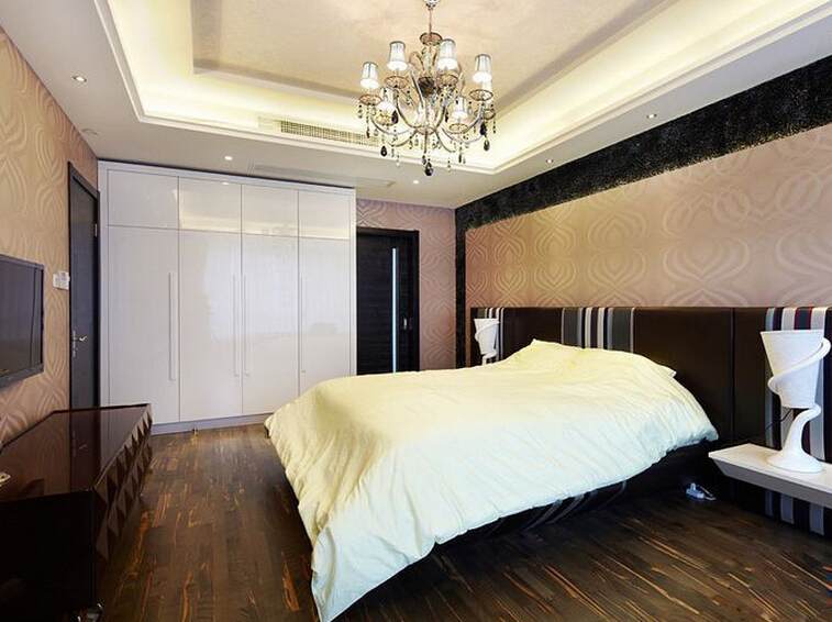 演绎自由时尚家居气质 都市白领卧室衣柜图片