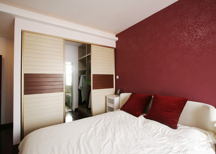 120平三居便利时尚家 现代嵌入式衣柜设计图