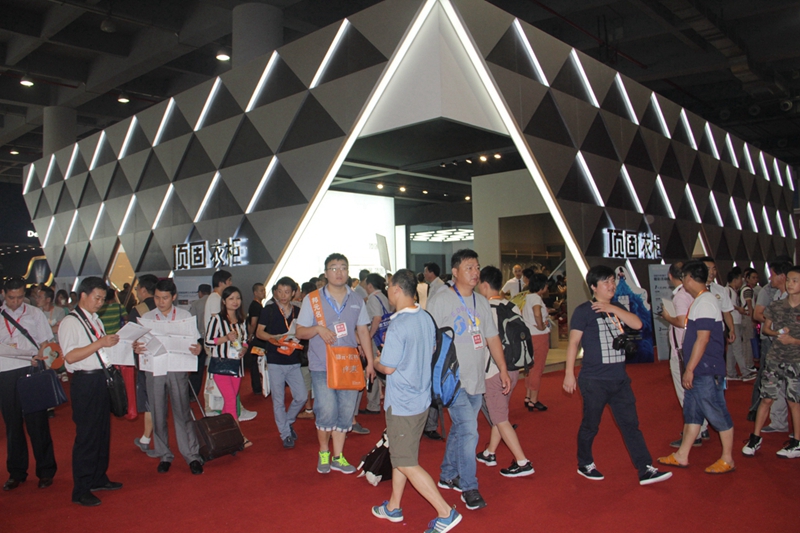 第十六届广州建筑装饰博览会——顶固衣柜