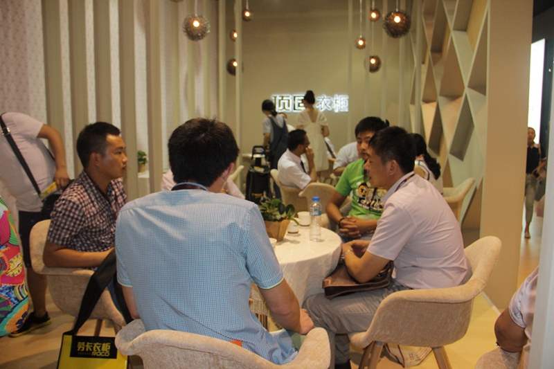 第十六届广州建筑装饰博览会——顶固衣柜