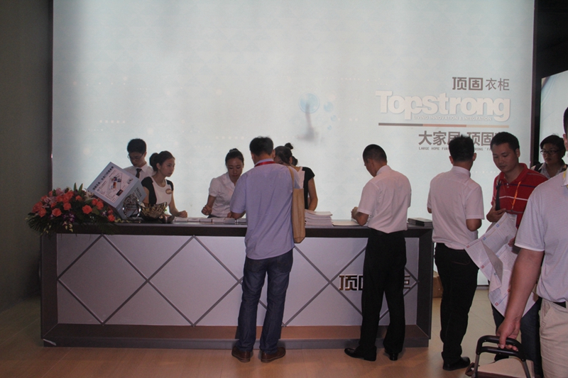 第十六届广州建筑装饰博览会——顶固衣柜