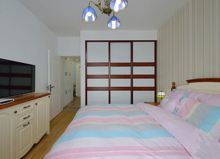 简单的主卧装修 居家女人衣柜效果图