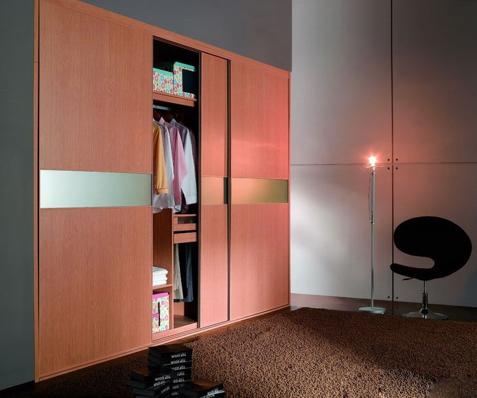 后现代卧室装修设计 胡桃木顶固衣柜图片