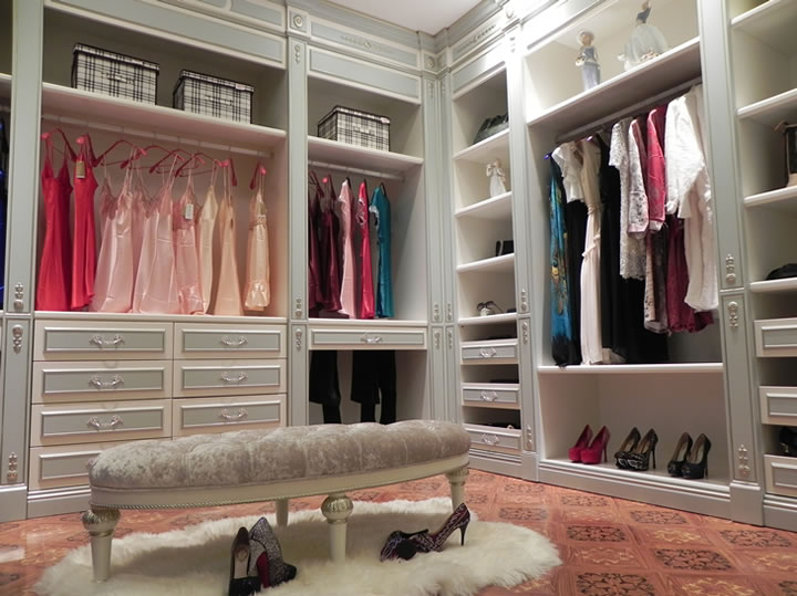 欧式凡尔赛双色衣柜效果图  浪漫秘密花园