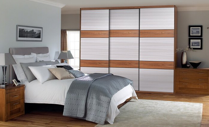 依威衣柜白露系列衣柜效果图 时尚与实用结合