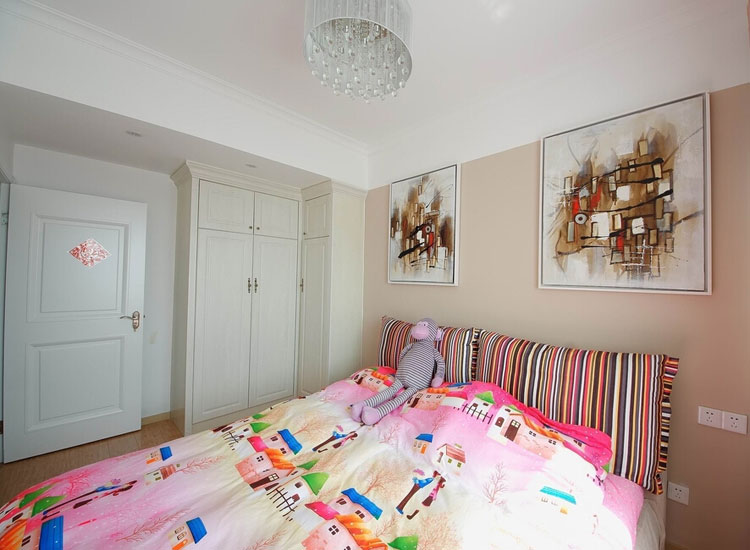 方寸空间妙利用 大儿童的卧室衣柜效果图