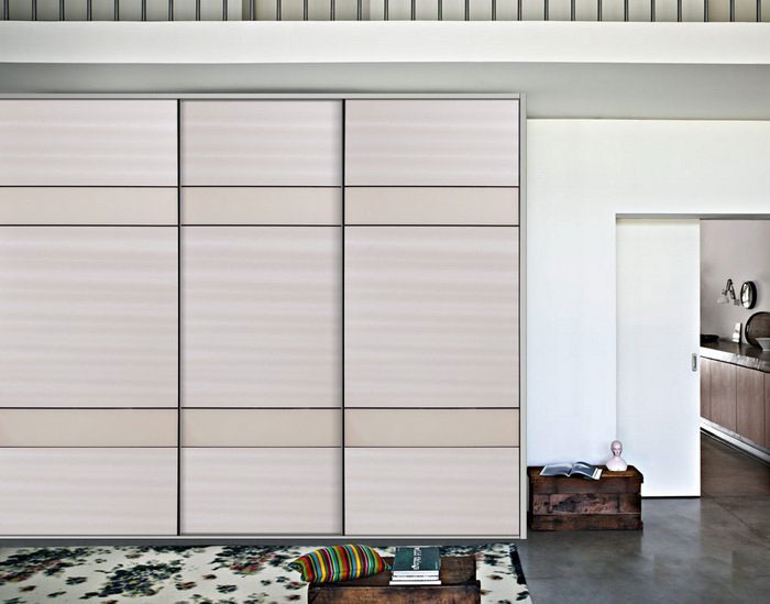 现代温馨居家氛围 依威华尔兹衣柜设计图