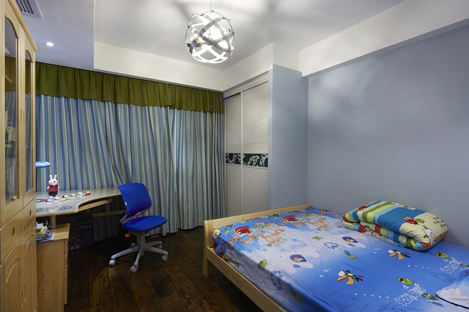 现代简约儿童衣柜设计图 经典小百叶推拉门衣柜图片