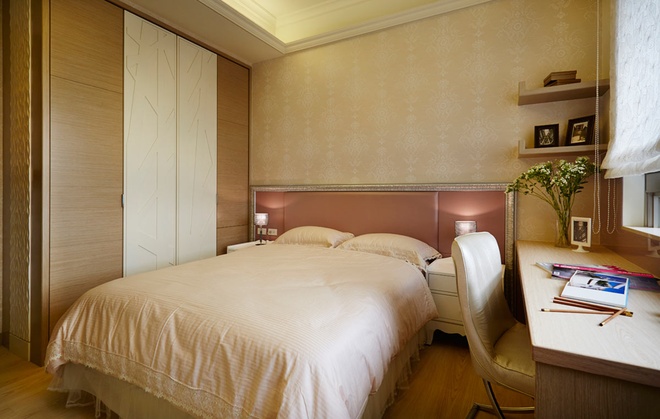 混搭新意家装 原木色卧室衣柜效果图