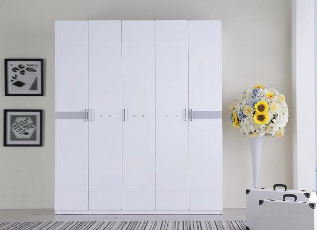 全友家居卧室五门衣柜效果图  专属阁楼一派