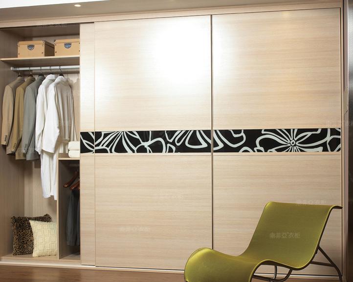低调浪漫艺术典雅 小户型现代衣柜效果图