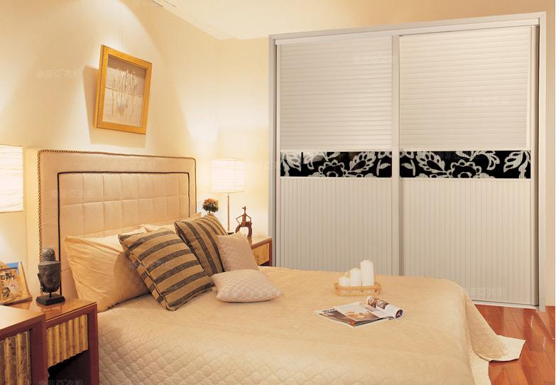 跃层老房俏丽改造 冬季婚房衣柜设计图