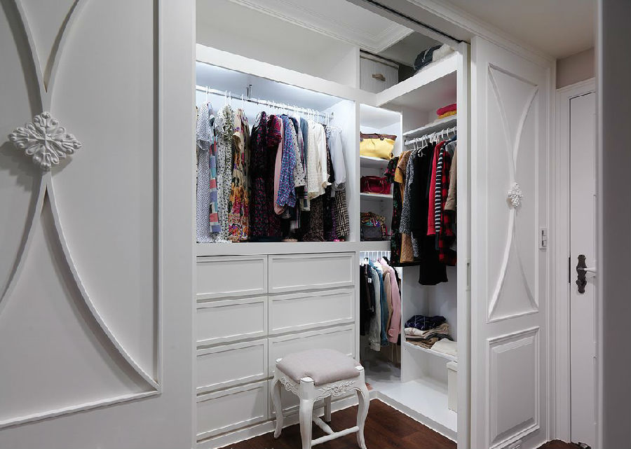 轻复古路线 简欧独立式衣柜效果图