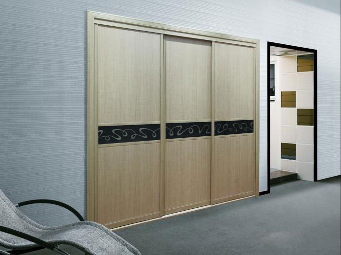 温馨有创意的两居室 原木色衣柜设计图惹人爱