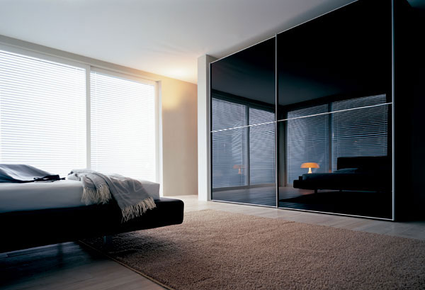 超强卧室收纳衣柜 黑色镜面衣柜效果图