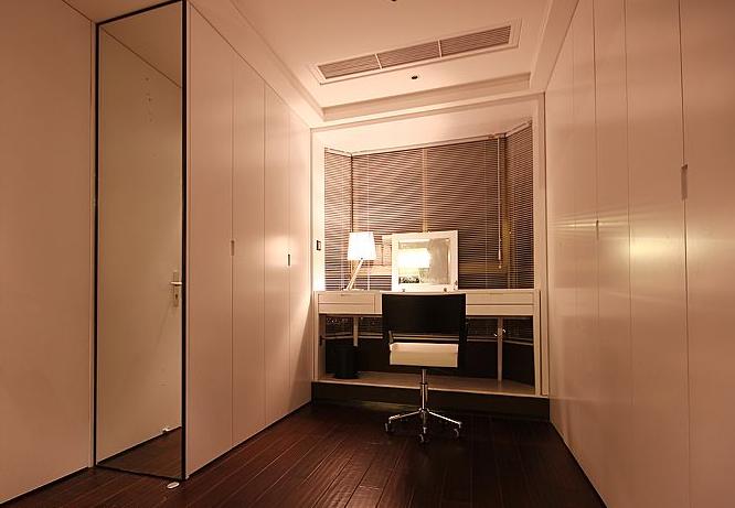 一空间两用 现代平拉门衣柜效果图