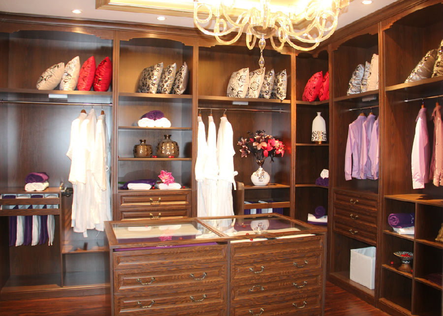 欧式古典风格衣柜效果图 领衔家居奢华风