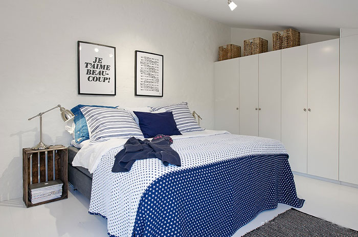 小阁楼重装修 白色整体衣柜效果图