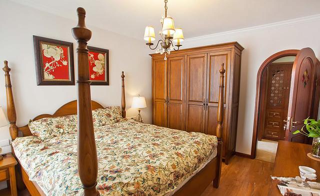 浓郁色彩美式田园风 健康环保实木衣柜效果图