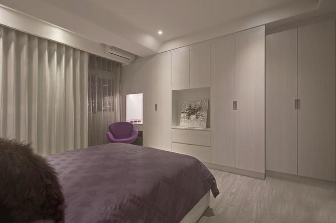 温馨99平三房 现代平开门衣柜效果图