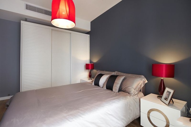 完美的典线演绎时尚经典 80后夫妇卧室衣柜设计图