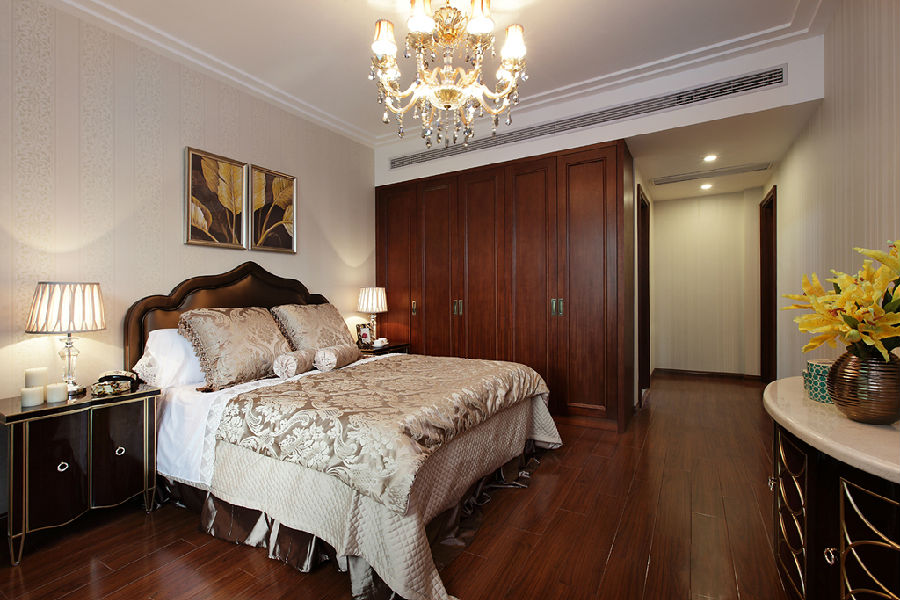 92平二房新古典混搭装修案例  环保实木衣柜效果图