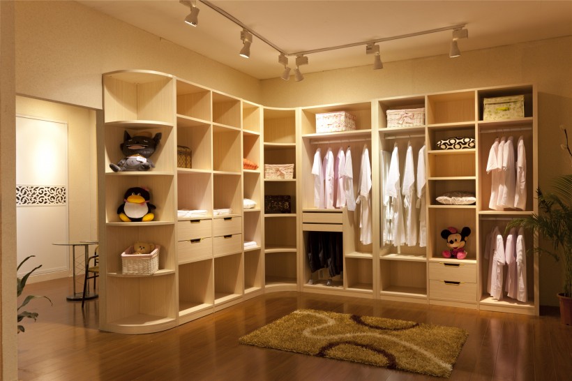 轻色调温馨家居 现代转角衣柜设计图