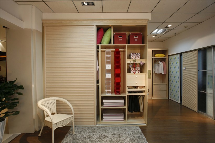 现代百叶推拉门衣柜效果图 让你的美衣适得其所